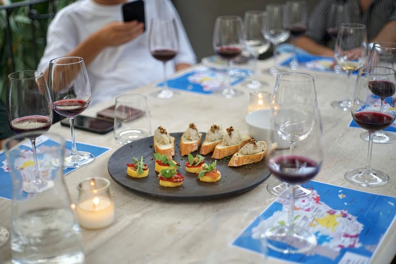 Degustazione di vini con sommelier professionista nel centro di Valencia