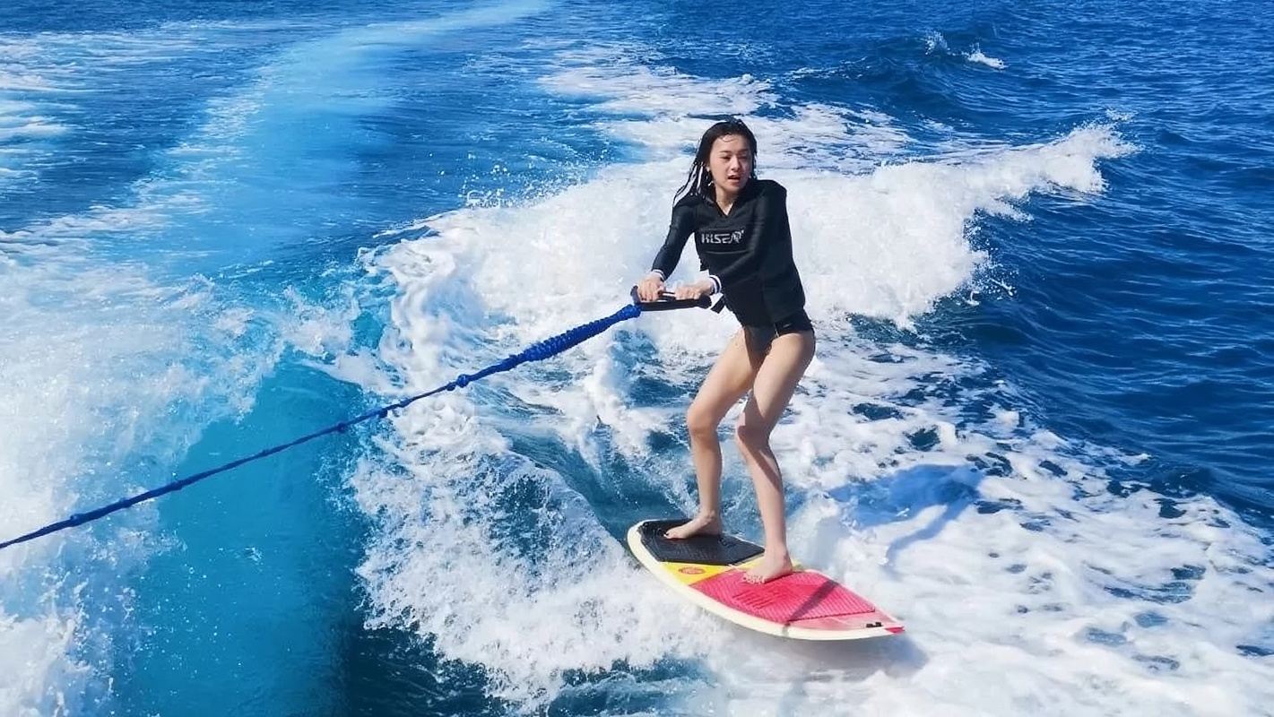 湖北武漢鄂州紅蓮湖尾波衝浪包船體驗進階課程教學培訓武漢旅遊