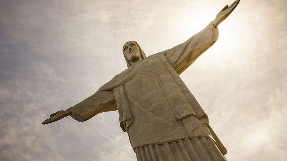 Guanabara Bay cruise with lunch and Christ Redeemer by van