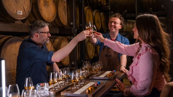 アイルランド美食体験:ジェームソン蒸留所のウイスキーとチョコレートのペアリングツアー【条件付き返金/即時発券】