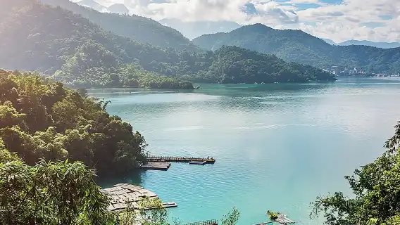 Sun Moon Lake 1-Day Leisure Tour from Taipei