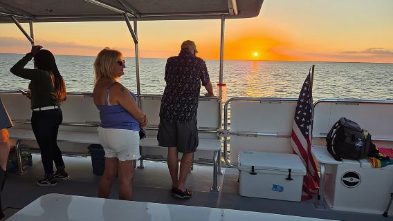 Pelayaran Melihat Matahari Terbenam dan Lumba-lumba di Pantai Fort Myers