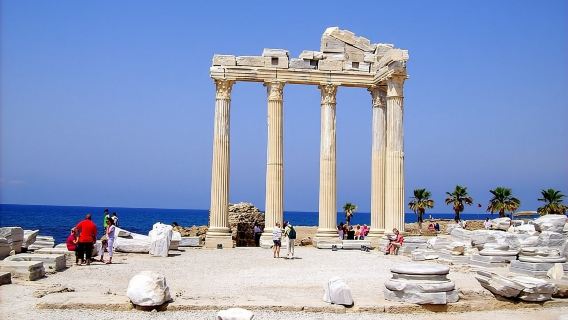 Visite du temple d'Apollon, de la cité antique de Perge et des chutes d'eau avec déjeuner.