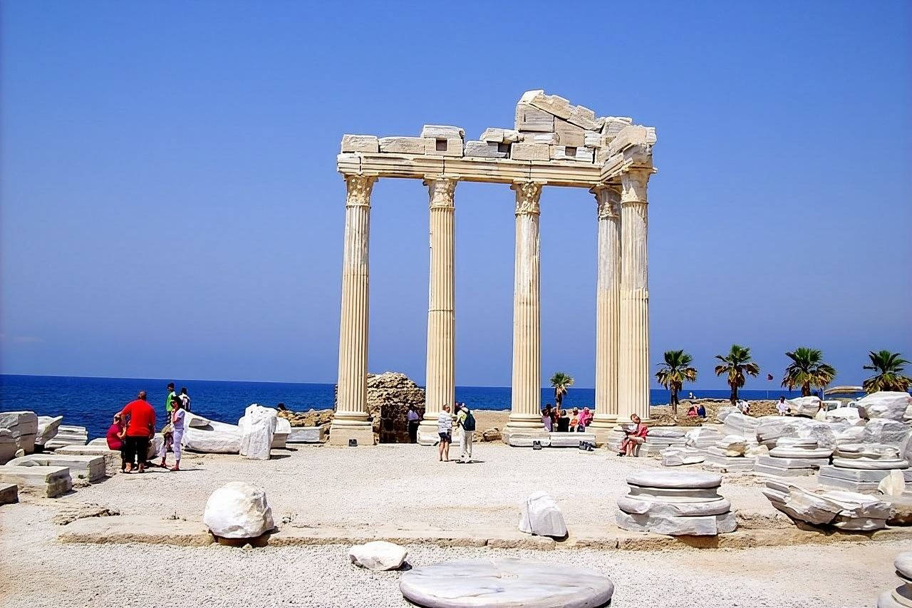 Tour del Tempio di Apollo, dell'antica città di Perge e delle cascate con pranzo
