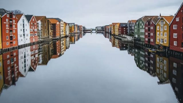 Lawatan sehari pergi-balik Oslo: Kampung Krismas + Fjord Oslo + Istana Akershus + Aker Brygge