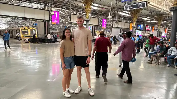 Mumbai: Evening Street Food Tasting & Cultural Market Tour