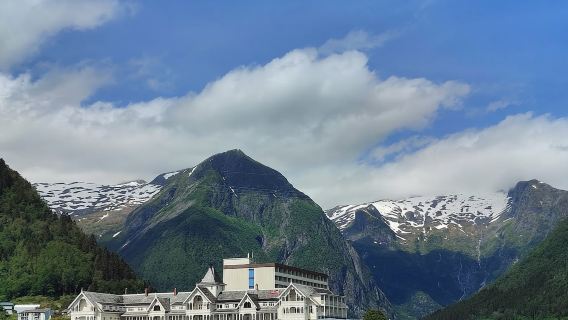 Norway Bergen-Voss Vangsvatnet-Sognefjord-Bryggen [Private Car Service - Comfortable and Relaxing]