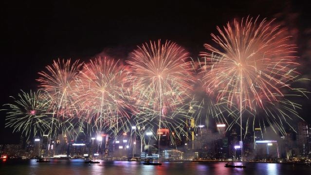香港春節維多利亞港農曆大年初二煙花匯演灣仔天星碼頭