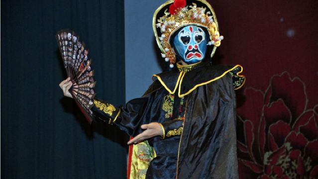 Step into "Drunk Bayu": Face-Changing Opera, Covered Bowl Tea & Imperial Banquet Experience