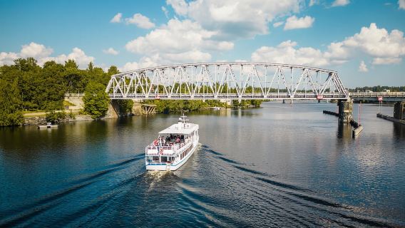 Савонлинна: обзорный круиз «Маленький капитан» на теплоходе Ieva.