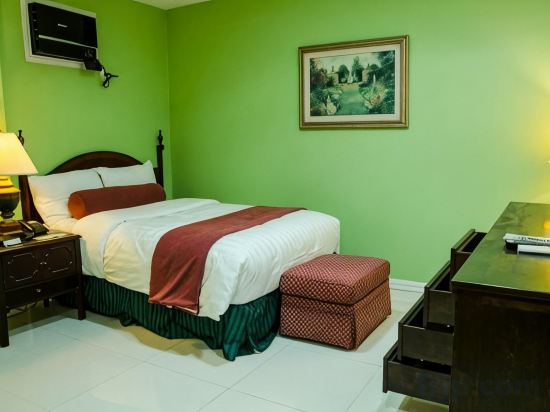 Dreamwave Hotel Santiago City Room Type - Superior Room