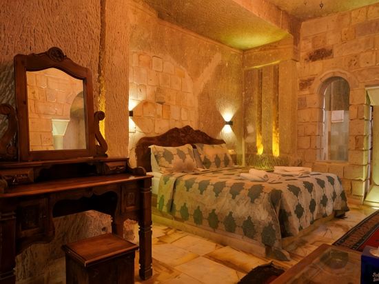 Shoestring Cave House Room Type - Queen Room