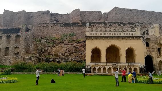 Half day Hyderabad tour to Golkonda fort & Qutub Shahi tombs in private car