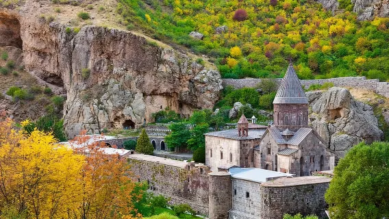 Visite de groupe : temple païen Garni, monastère de Geghard, lac Sevan, Sevanavank 