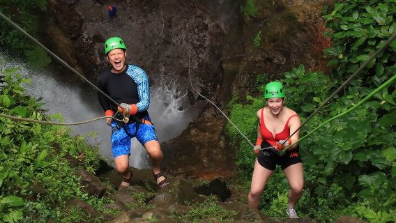 La Fortuna – Ultimatives Canyoning am Wasserfall: 4 Abseilstellen & Monkey Drop