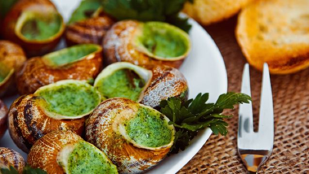 Paris Le Marais: Private French Food & Wine Walking Tour