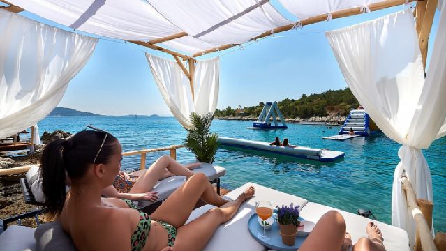 Blue Lagoon & Underwater Museum from Split with Lunch & Drinks