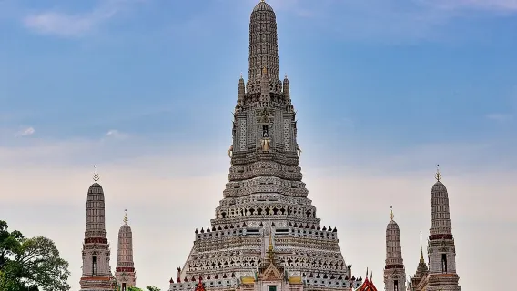 Grand Palace & Temples of Bangkok with experienced guide