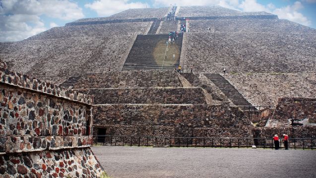Teotihuacan & Basilica Guadalupe Tour with lunch