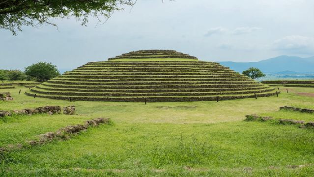 Private Full-Day Tour to Tequila and Guachimontones 