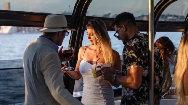 Sangria DJ-feest in Lissabon – luxe boot, pizza en open bar