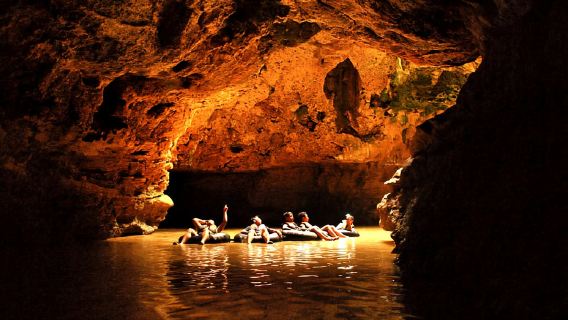 Yogyakarta: Pindul Cave Tubing & Indrayanti Beach Tour