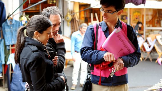 Paris: Flea Market Insider's Tour in Extra-Small Group