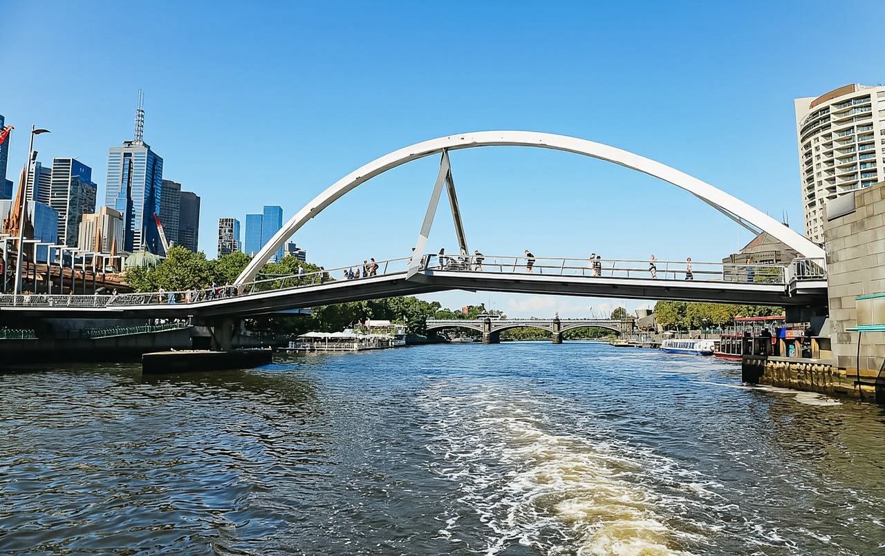 Melbourne: City and Williamstown Ferry Cruise