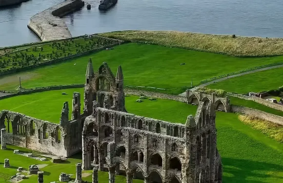 曼徹斯特來回：吸血鬼故鄉哥特小鎮——惠特比+鹽燒小鎮