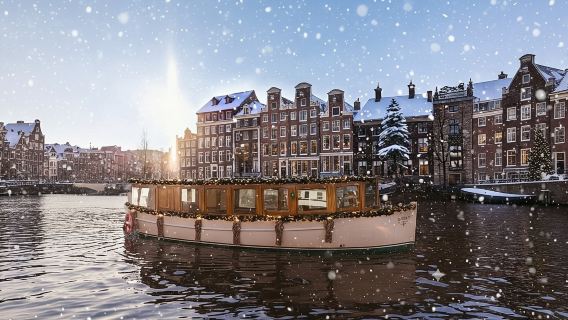 Amsterdam: 2-Hour Canal Cruise incl. Drinks & Dutch Snacks