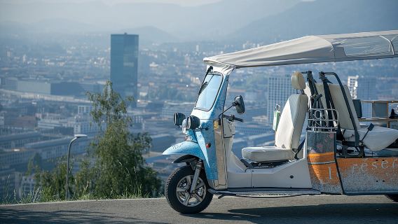 eTukTuk Private Tour - Best of Zürich