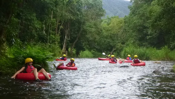 Rafting sui donut FF a Cairns, Australia