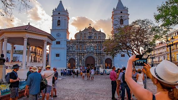 Walking tour through the Hidden treasures and gems of Casco Viejo