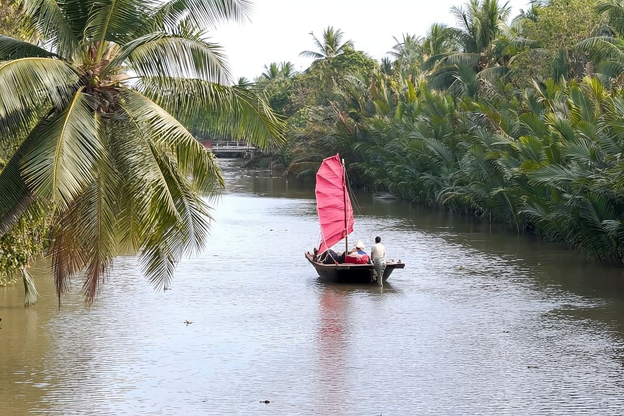 Entspannende Bootsfahrt auf dem Mekong durch einen ruhigen Kanal (1,5 Std.)