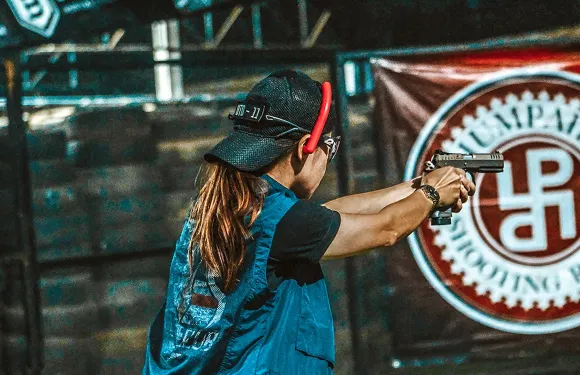 泰國芭堤雅射擊場 Light Bullet真槍靶場光影 芭堤雅射擊俱樂部實彈打靶體驗中心（多槍型選擇+專業教練）