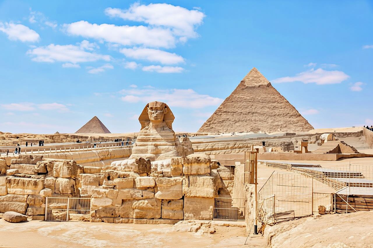 Cairo's Highlights Tour from Luxor with First-Class Train Tickets