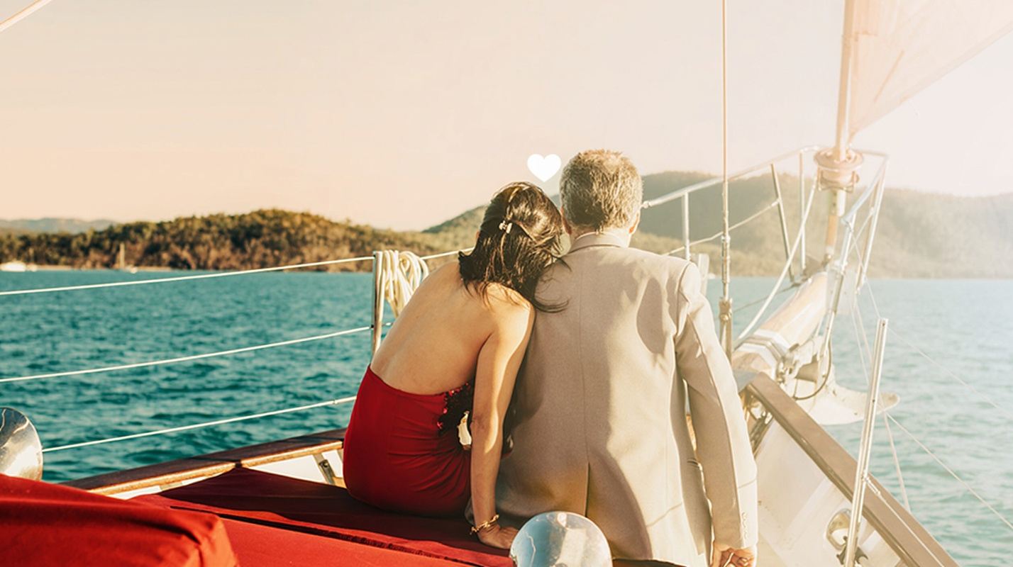 Crociera al tramonto alle Isole Whitsunday con barca a vela [1,5/2 ore di crociera al tramonto/catamarano di lusso/equipaggio esperto/cocktail e deliziosi stuzzichini]