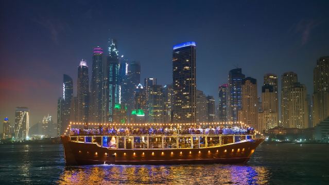 ดูไบมารีน่า: ล่องเรือสำราญรับประทานอาหารเย็นสุดหรู พร้อมบริการรับส่งที่พัก