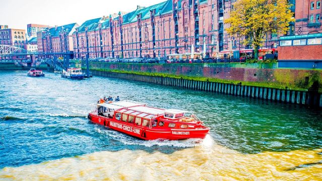 Hop-on hop-off on the water with the Maritime Circle Line in Hamburg