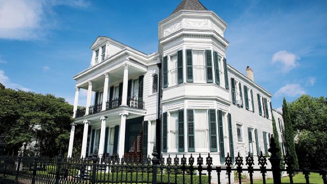 ทัวร์นิวออร์ลีนส์ ชมบ้านคนรวยและมีชื่อเสียงในย่านการ์เด้นดิสตริกต์