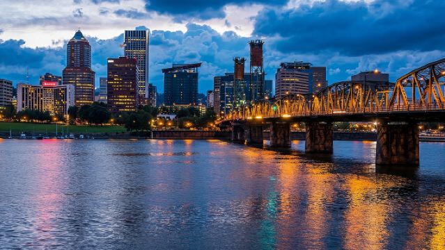 2.5-hour Dinner Cruise on Willamette River