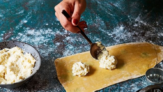 Florence: Pasta Cooking Class with Unlimited Wine