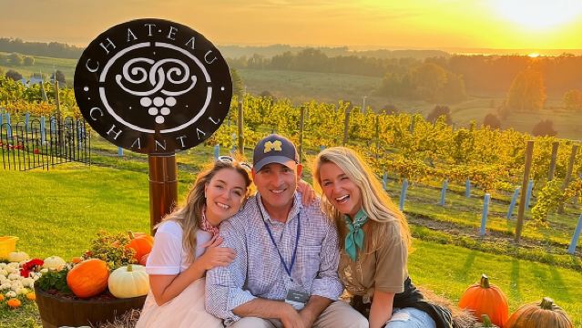 NON-BUS MOVIE STARS Old Mission Sunset Wine & Distillery Tour