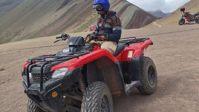 Экскурсия на квадроциклах к Радужной горе из Куско – без пешего похода.