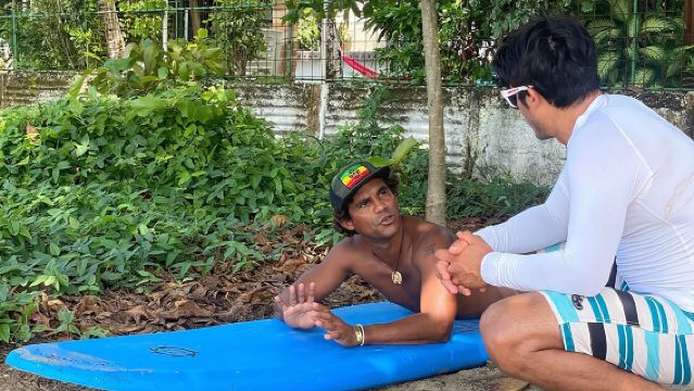 Surfen Sie mit der einzigen gemeinnützigen Surfschule in Tamarindo Beach!