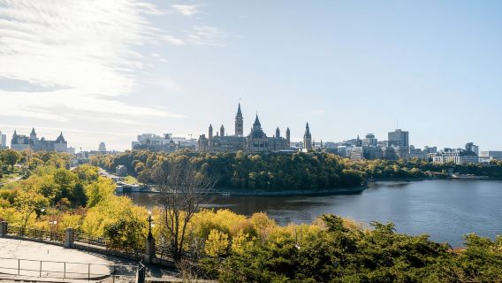 Ottawa: Best of Ottawa Small-Group Tour with Canal Cruise
