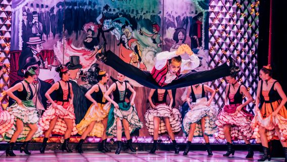 París: cena y espectáculo en el cabaret La Nouvelle Eve