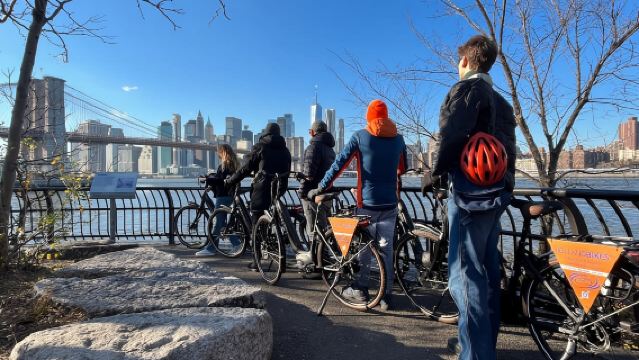 Visite à vélo du centre-ville avec des vélos hollandais élégants !