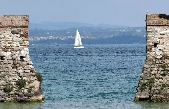 包車自由行，盡享加爾達湖：西爾米奧奈、利莫內、馬爾切西內