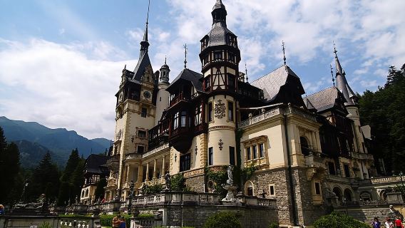 3 Castle:Peles ,Bran,Cantacuzino Tour from Brasov /Hotel pickup